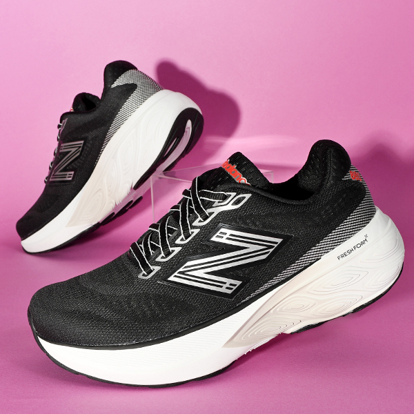 F*F様 ニューバランス running 黒　タグ付未使用品　USサイズ10.5 New Balance（ニューバランス） スニーカー ランニングシューズ
