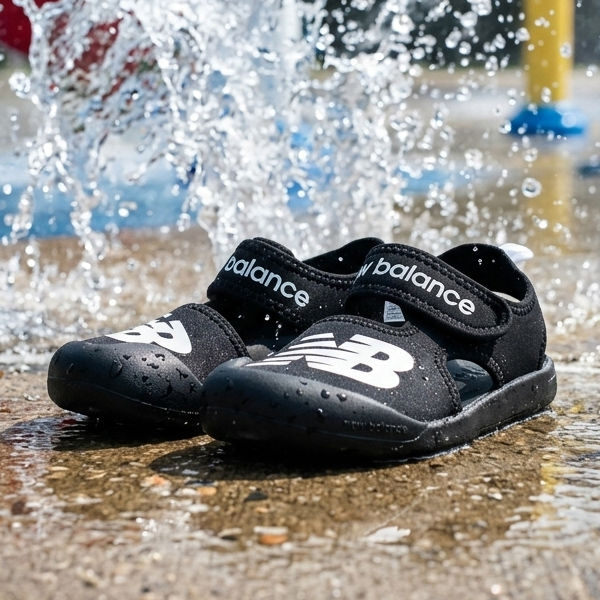 New Balance（ニューバランス） つま先保護 キッズサンダル 水陸両用
