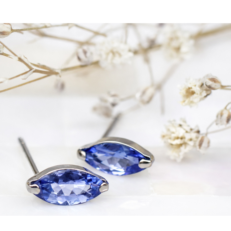 K18WG ピアス タンザナイト 1ct 一粒 マーキスカット 18金 ホワイト