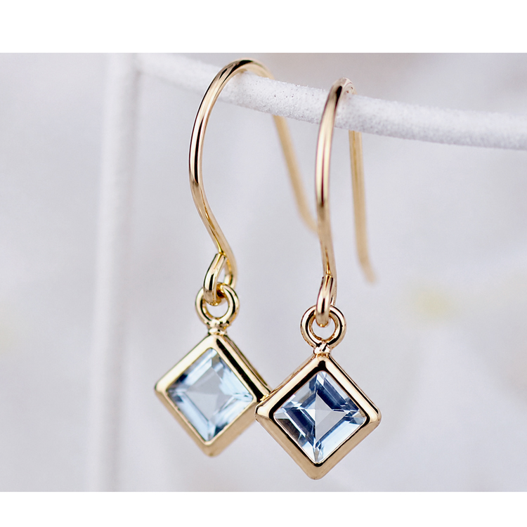 K18YG ピアス アクアマリン 一粒 フックピアス ジプシーピアス 天然石 18金 イエローゴールド 小さめ 華奢 レディース 誕生日 プレゼント ギフト 記念日 18k dfの画像