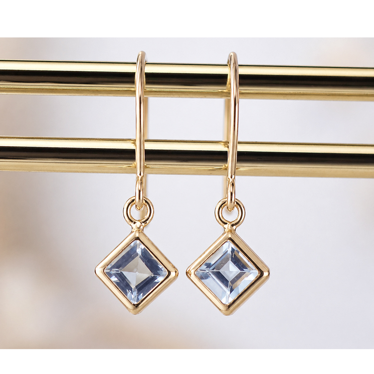 K18YG ピアス アクアマリン 一粒 フックピアス ジプシーピアス 天然石 18金 イエローゴールド 小さめ 華奢 レディース 誕生日 プレゼント ギフト 記念日 18k dfの画像