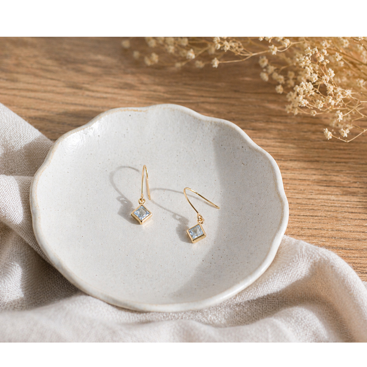 K18YG ピアス アクアマリン 一粒 フックピアス ジプシーピアス 天然石 18金 イエローゴールド 小さめ 華奢 レディース 誕生日 プレゼント ギフト 記念日 18k dfの画像
