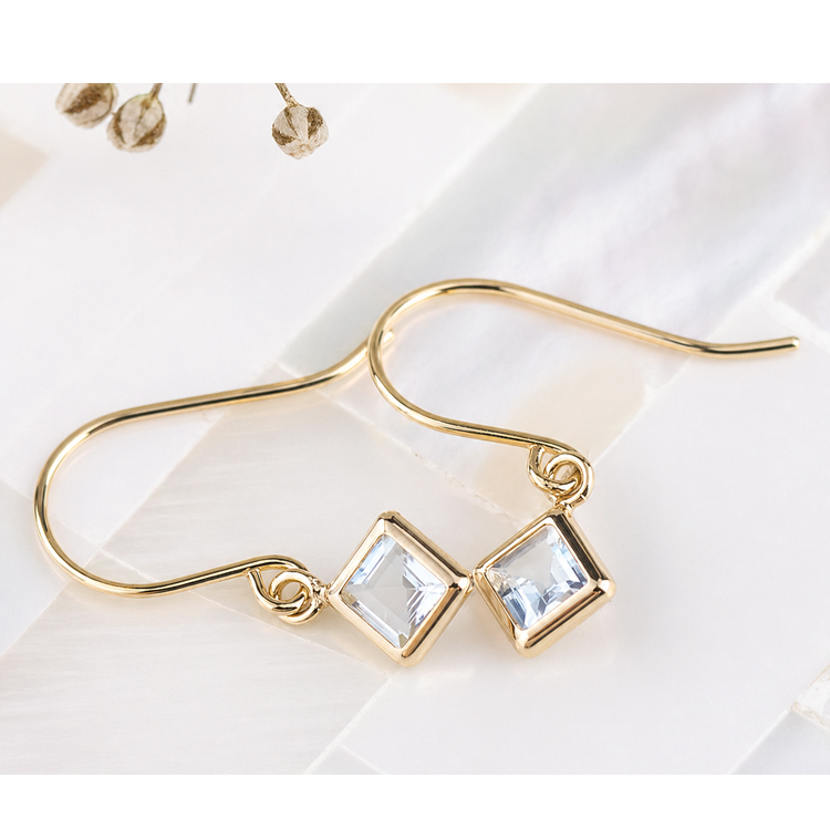 K18YG ピアス アクアマリン 一粒 フックピアス ジプシーピアス 天然石 18金 イエローゴールド 小さめ 華奢 レディース 誕生日 プレゼント ギフト 記念日 18k dfの画像