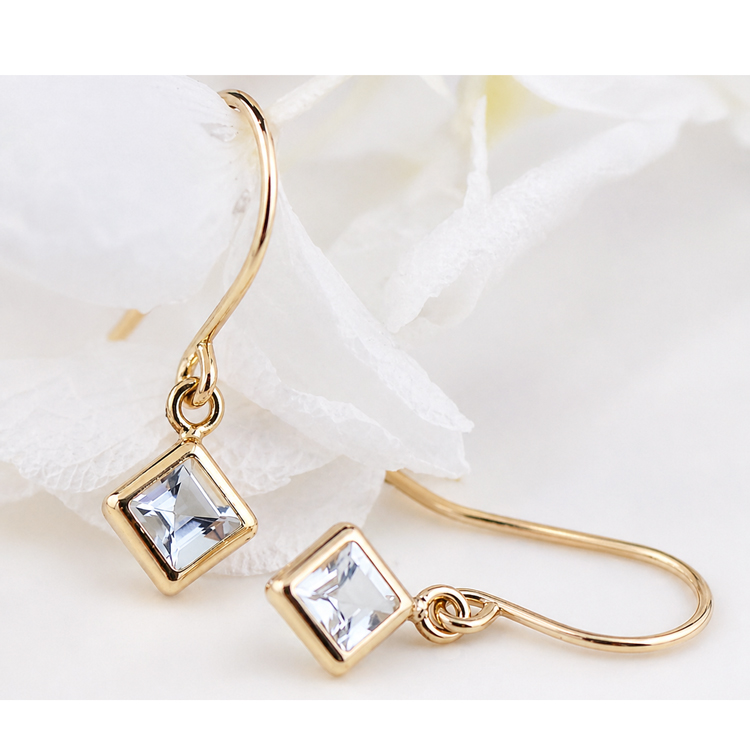 K18YG ピアス アクアマリン 一粒 フックピアス ジプシーピアス 天然石 18金 イエローゴールド 小さめ 華奢 レディース 誕生日 プレゼント ギフト 記念日 18k dfの画像