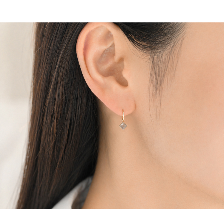 K18YG ピアス アクアマリン 一粒 フックピアス ジプシーピアス 天然石 18金 イエローゴールド 小さめ 華奢 レディース 誕生日 プレゼント ギフト 記念日 18k dfの画像