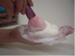 いいもの見つけた！ハート型洗顔ブラシ