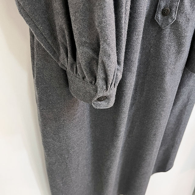 【極美品】comm. arch. コムアーチ ノースリーブワンピース グレー S comm. arch.（コムアーチ） ワンピース SUPIMA WOOL SHIRT DRESS