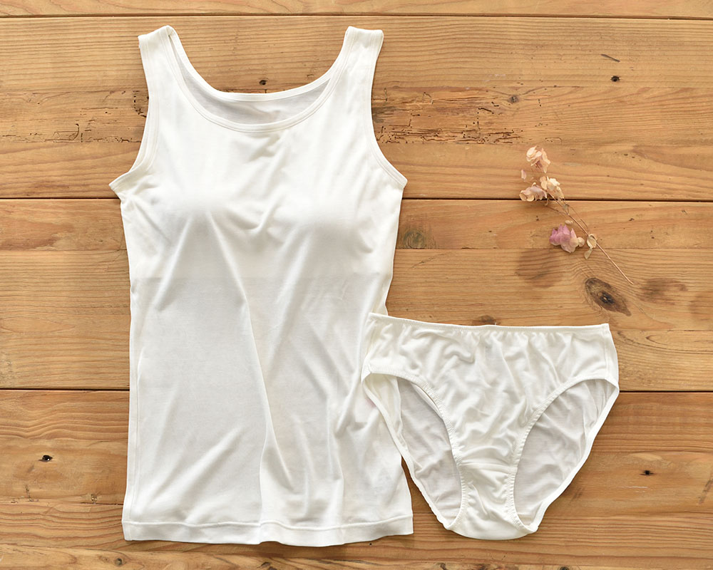 シルク100％ カップ付き タンクトップ 日本製 ゆるラク【ふわ肌シルク】 レディース ホワイト 白 ブラック 黒 ベージュ M/L |  | 01