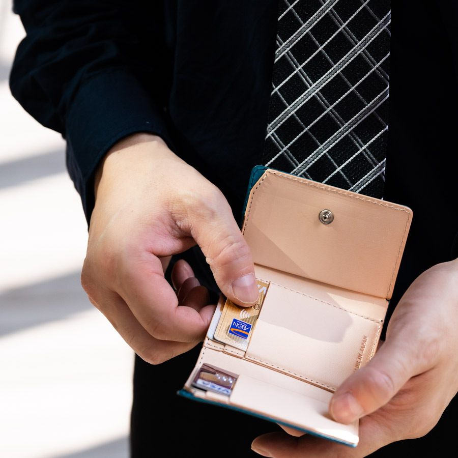 コードバン三つ折り財布