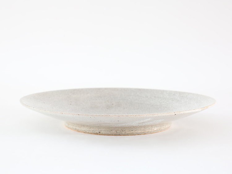 【TOJIKITONYA】かいらぎ 8寸皿 (墨) 和食器 トウジキトンヤ i-30640 | TOJIKI TONYA | 01