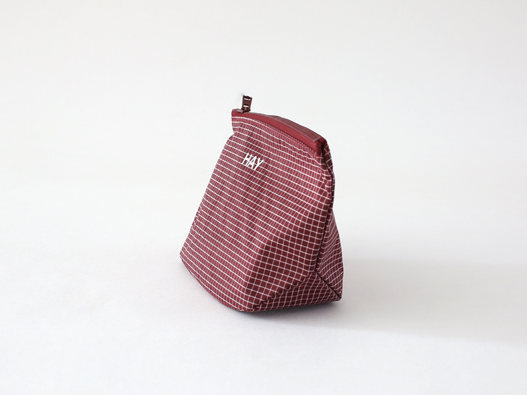 正規取扱店 HAY Grid Pouch small (Burgundy) AF782-A601-AE61 ヘイポーチ i-34936 |  | 02