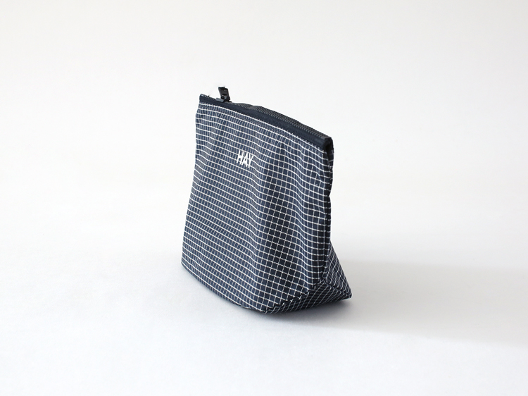 正規取扱店 HAY Grid Pouch small (Dark blue) AF782-A601-AE89 ヘイポーチ i-34935 |  | 02