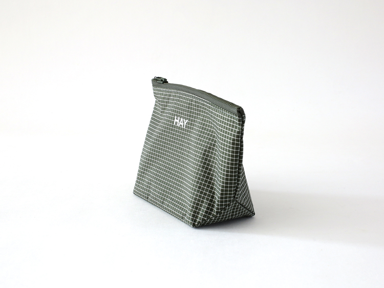 正規取扱店 HAY Grid Pouch small (Dark green) AF782-A601-AE77 ヘイポーチ i-34934 |  | 02