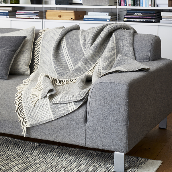 【正規取扱店】ウールコーム付き KLIPPAN クリッパン ウール スロー キルト (SIZE:130cm×200cm /ライトグレー)KP207501 i-30413 | KLIPPAN