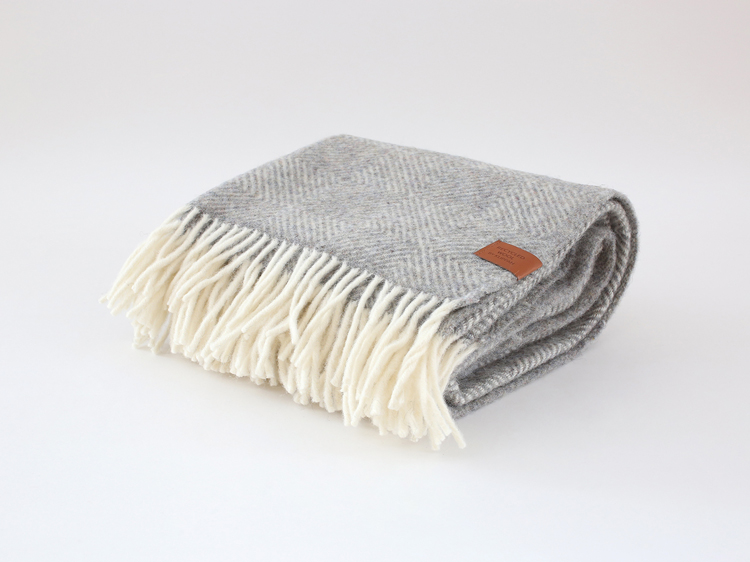 【正規取扱店】ウールコーム付き KLIPPAN クリッパン リサイクルウール スロー グースアイ (SIZE:130cm×200cm /グレー)KP217701 i-30409 | KLIPPAN | 01