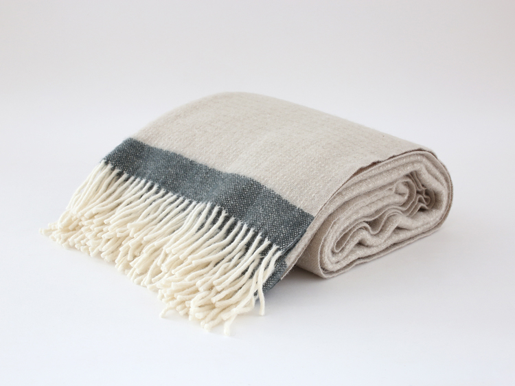 【正規取扱店】ウールコーム付き KLIPPAN クリッパン ウール スロー ハラルド (SIZE:130cm×200cm /ベージュ)KP217906 i-30414 | KLIPPAN | 01