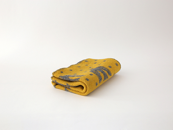 【正規取扱店】KLIPPAN2021aw ウールミニブランケット birds in the snow(SIZE:65×90cm/マスタード)  kp892148【ミナ・ペルホネン 皆川明 】 24779 | KLIPPAN | 01