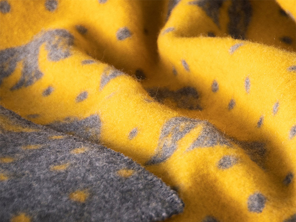 【正規取扱店】KLIPPAN2021aw ウールミニブランケット birds in the snow(SIZE:65×90cm/マスタード)  kp892148【ミナ・ペルホネン 皆川明 】 24779 | KLIPPAN | 06