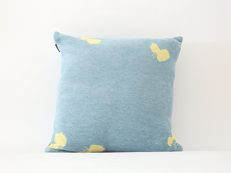 【※注意事項をご一読下さい※】KLIPPAN クリッパン クッションカバー CHOUCHO(SIZE:45cm×45cm/ブルーイエロー) KP892310 ※カバーのみ i-26224 | KLIPPAN | 01