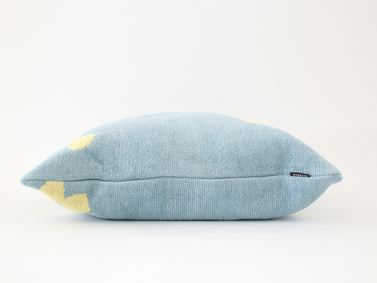 【※注意事項をご一読下さい※】KLIPPAN クリッパン クッションカバー CHOUCHO(SIZE:45cm×45cm/ブルーイエロー) KP892310 ※カバーのみ i-26224 | KLIPPAN | 02