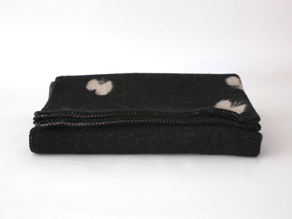 【正規取扱店】KLIPPAN ウールハーフブランケット CHOUCHO  KP892561(90cm×130cm/ブラック)【ミナペルホネン】 i-32282 | KLIPPAN | 02