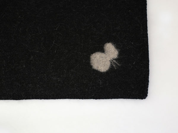 【正規取扱店】KLIPPAN ウールハーフブランケット CHOUCHO  KP892561(90cm×130cm/ブラック)【ミナペルホネン】 i-32282 | KLIPPAN | 05