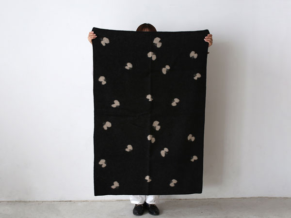 【正規取扱店】KLIPPAN ウールハーフブランケット CHOUCHO  KP892561(90cm×130cm/ブラック)【ミナペルホネン】 i-32282 | KLIPPAN | 07