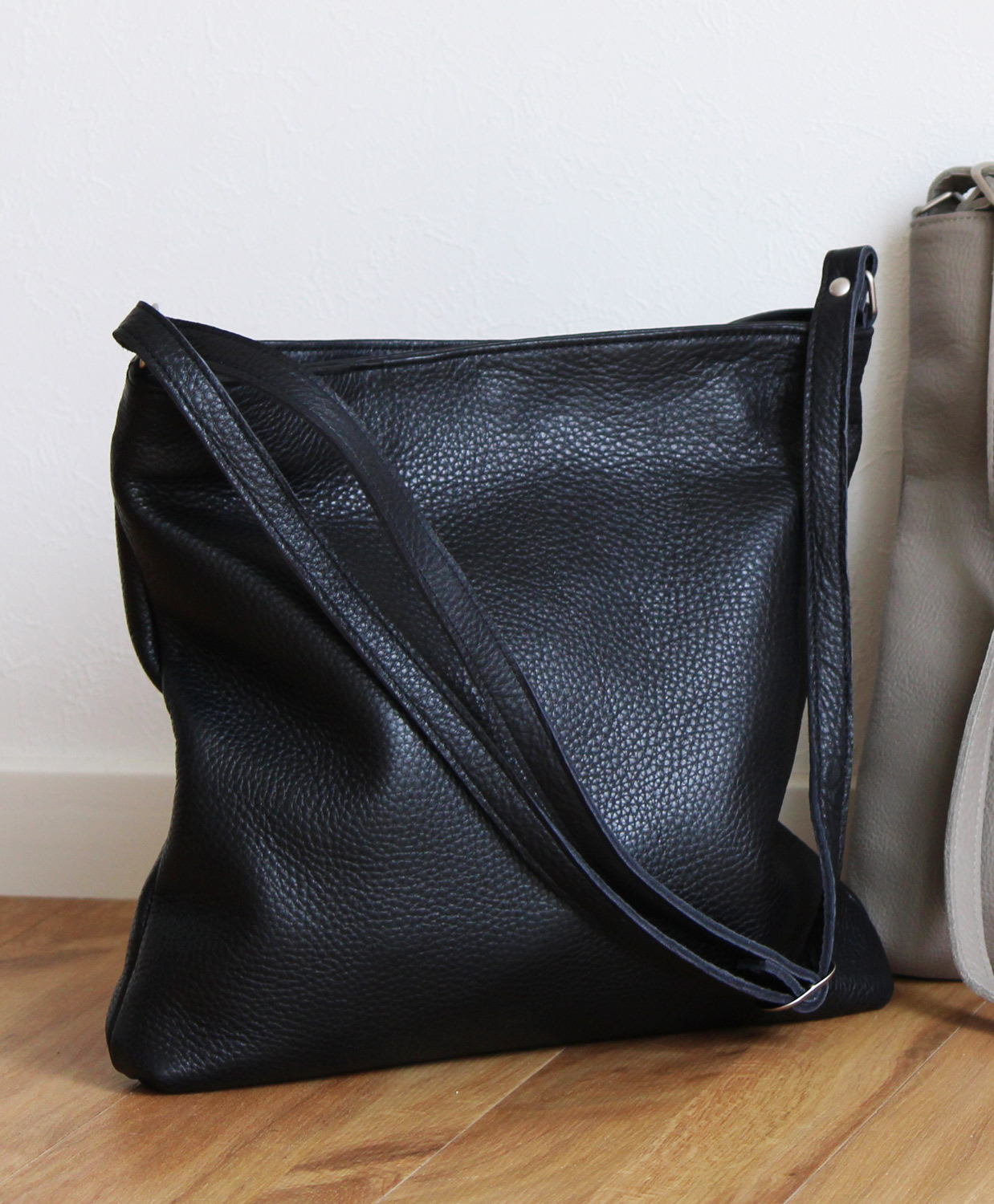 ショルダーバッグ レディース 軽い 2WAY トートバッグ 本革 イタリア