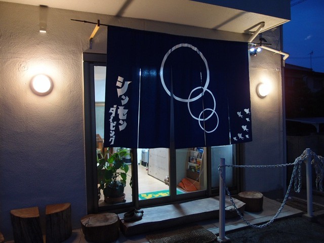 取付完成画像 玄関照明 照明 LED 玄関 照明 屋外 門柱灯 門灯 外灯 ポーチライト 照明 マリンライト BH2226 CR FR LE くもりガラス 真鍮 照明 ブラケット 照明器具 おしゃれ E26 LED電球 12W