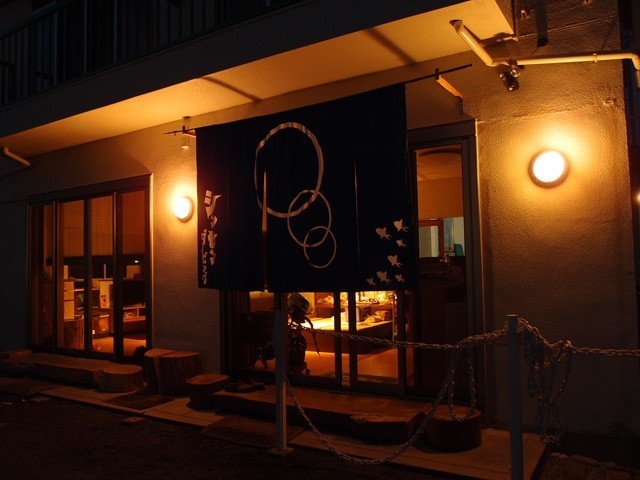 取付完成画像 玄関照明 照明 LED 玄関 照明 屋外 門柱灯 門灯 外灯 ポーチライト 照明 マリンライト BH2226 CR FR LE くもりガラス 真鍮 照明 ブラケット 照明器具 おしゃれ E26 LED電球 12W