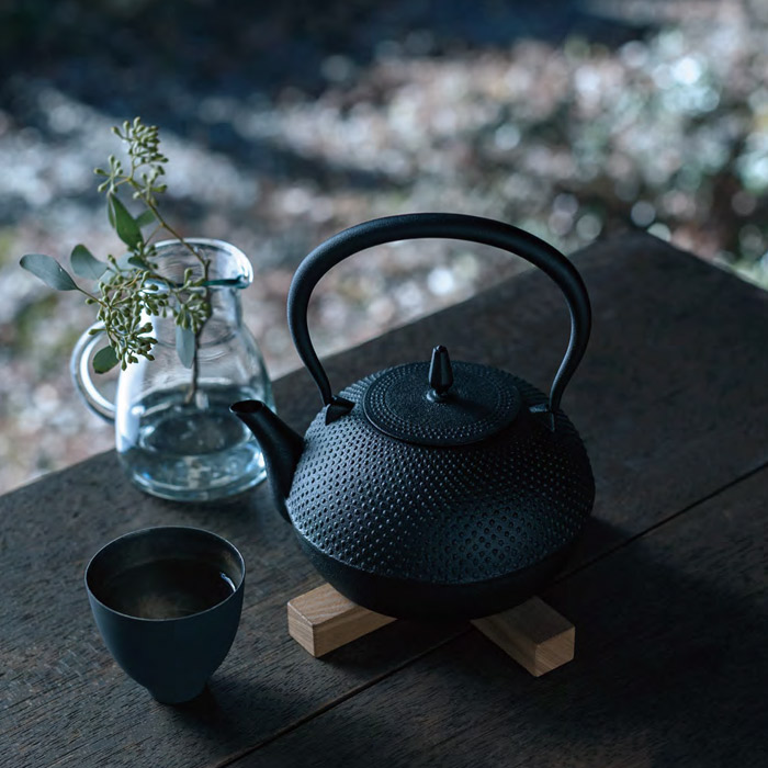 南部鉄器 南部鉄 鉄瓶 梔子（くちなし）大 IH対応 約直径17.3×高さ21.5