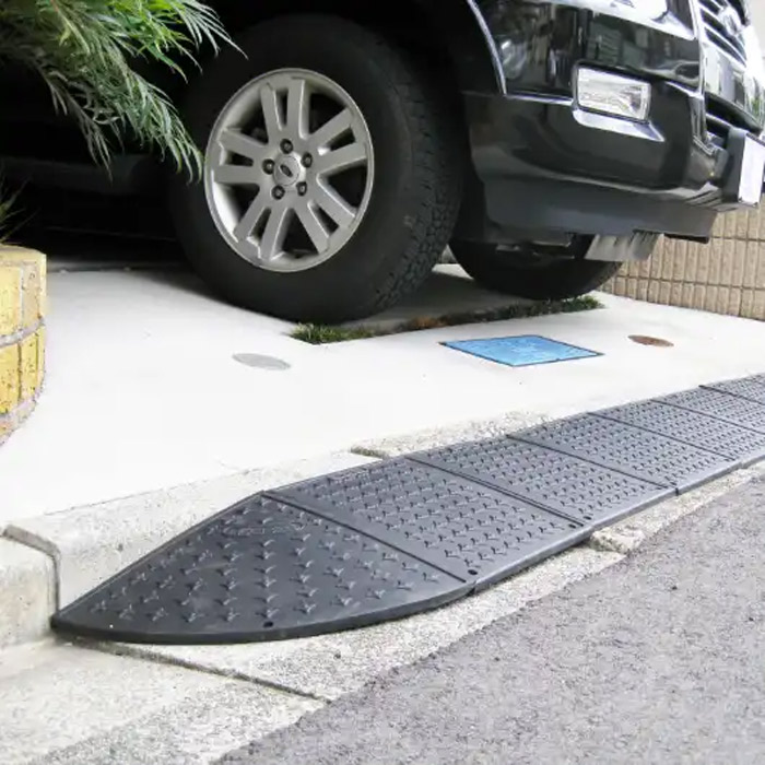 段差解消スロープ 屋外用 サイレント キャスコーナー 100mm 段差用 