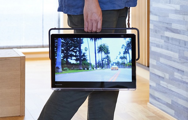 新品未使用✨2023年製パナソニック　UN-10E11-W ポータブルテレビ ポータブルテレビ「プライベート・ビエラ」UN-19F11/ UN-10E11を