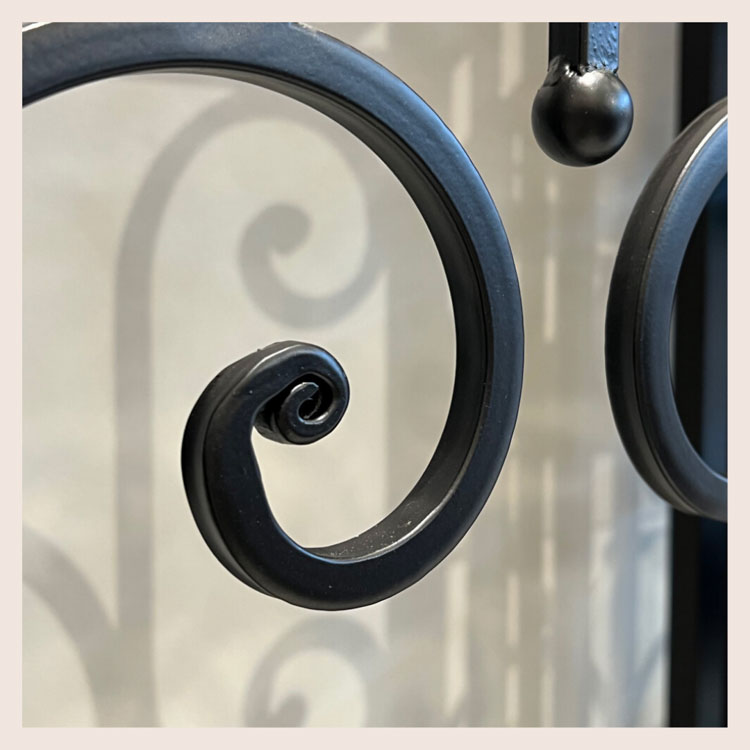 ♡大理石　モザイクタイル天板がおしゃれなアンティーク調 アイアンテーブル♡ ♡大理石 モザイクタイル天板がおしゃれなアンティーク調 アイアン