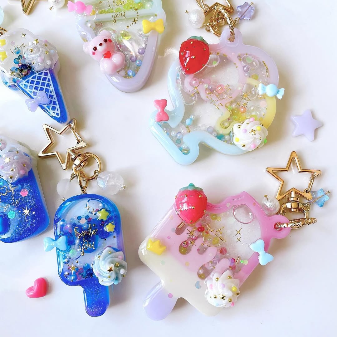 シャカシャカ　シェイカー　レジン　キーホルダー　クリスマスアイスキッチンカー bunny and rabbit | 大人なキラキラ✨クリスマスツリー