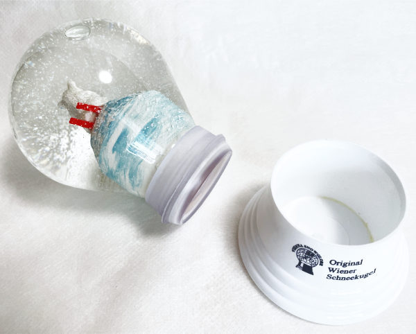 スノードーム Vienna Snowglobe 4.5cm 白と黒のネコ (ヴィエナ スノー