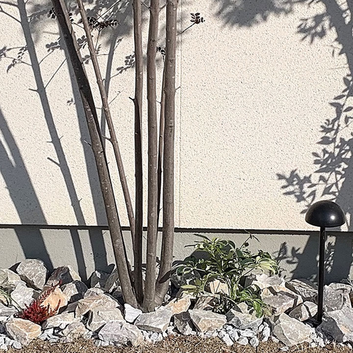 割栗石 グレー ラフ 5-15cm 20kg 庭石 グランドロック 灰色 岩 にわの