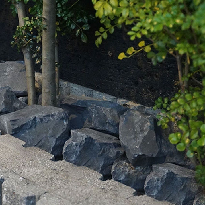 割栗石 5cm-15cm 100kg ラフ ブラック 黒 20kg×5袋グランドロック 花壇