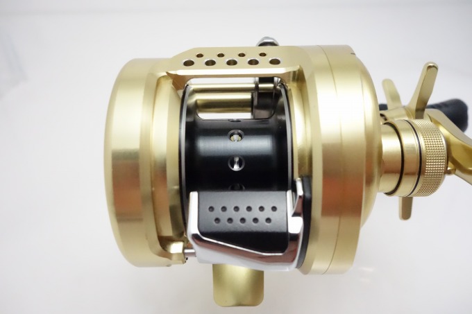 中古】【送料無料】シマノ 15 カルカッタコンクエスト 200HG (1