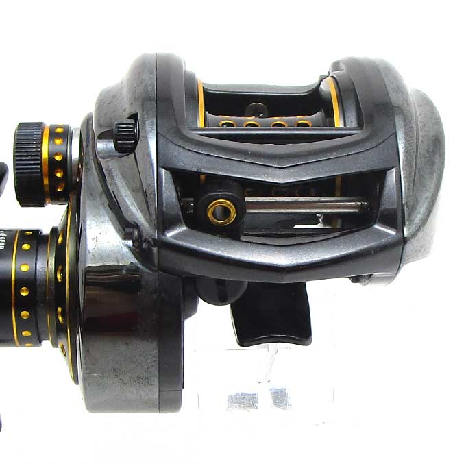 中古】【送料無料】アブガルシア レボ ブラック 9 ベイトリール 右