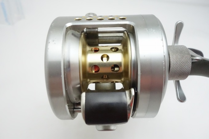 中古】【送料無料】シマノ 03 カルカッタコンクエスト 200DC (1