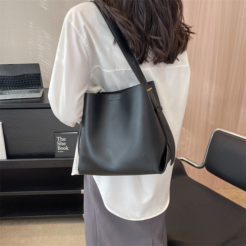 新作 ショルダーバッグ レディース トート 仕切り ポケット ファスナー 2way ハンドバッグ 通勤 通学 大容量 レザー シンプル | ブランド登録なし | 03