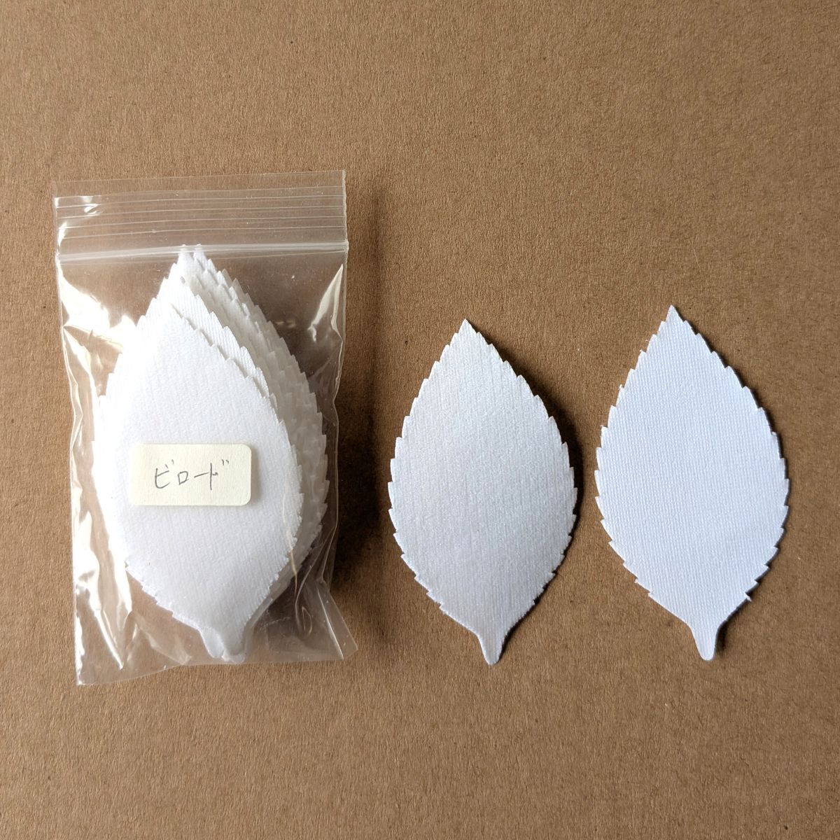抜き弁 バラリーフ L（20〜50枚） 花材 花びら 手芸材料 アート 