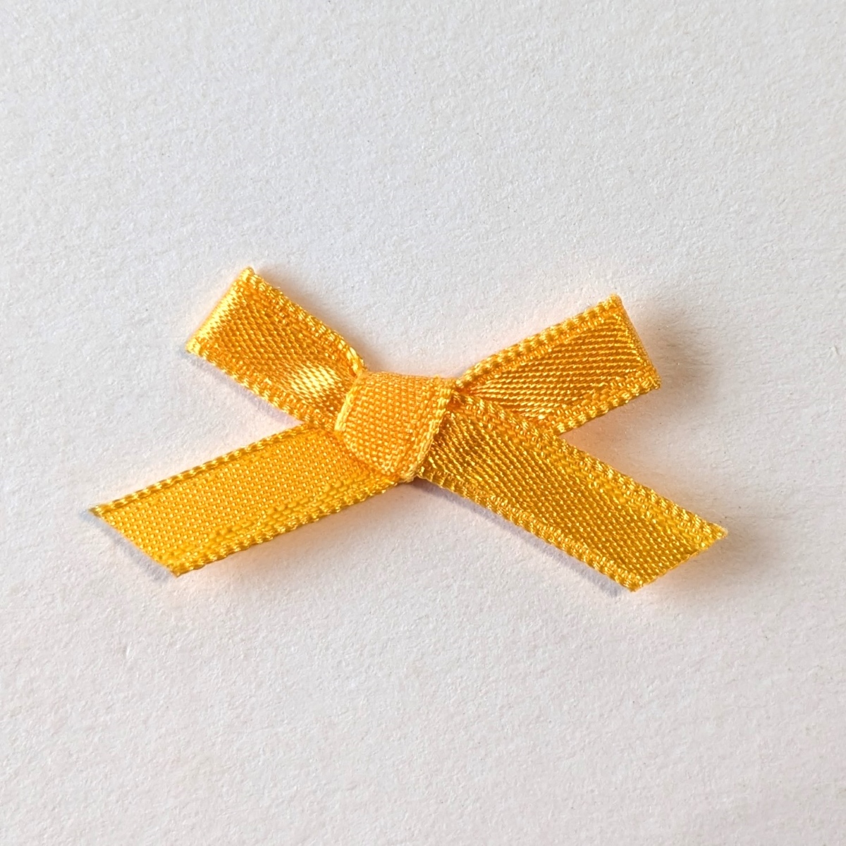 蝶リボン ナイロンサテン4mm 蝶結び 1個 : てづくり 手芸 ファミリア