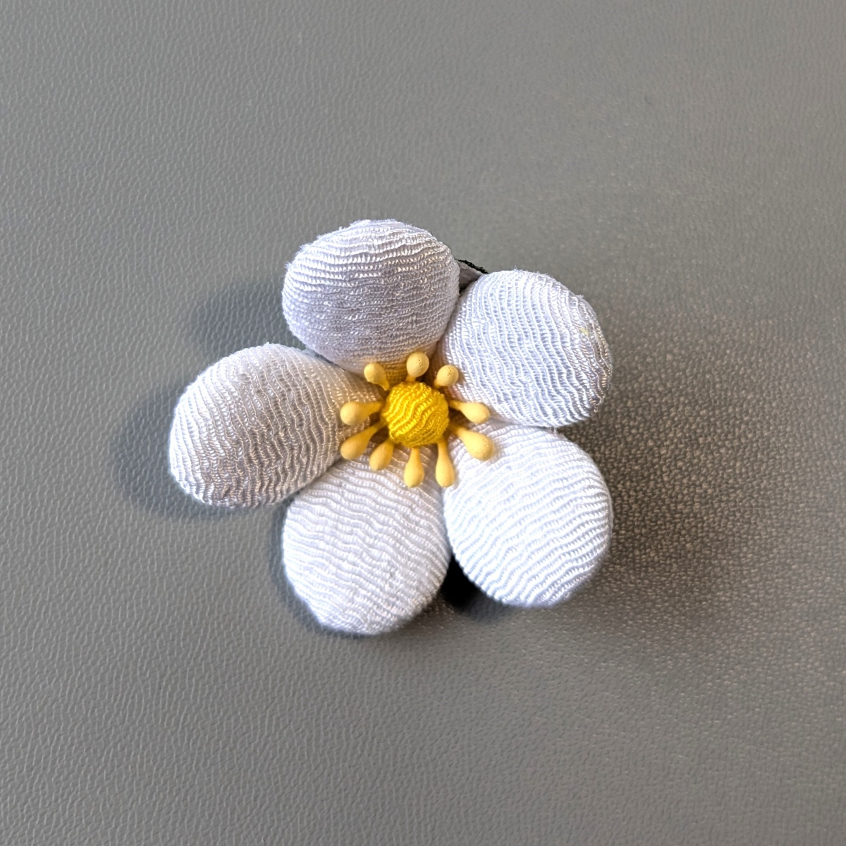 お正月飾り ひな祭り ちりめん細工 桃の花（1個） : てづくり 手芸