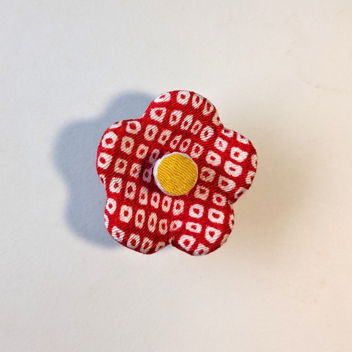 お正月飾り ちりめん細工 椿 大（1個） : てづくり 手芸 ファミリア