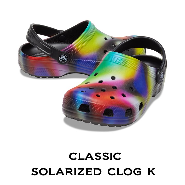 クロックス crocs【キッズ サンダル】Classic Solarized Clog K/クラシック ソーライズ クロッグ K/ブラック×マルチ｜##  :207587-0C4-3900:crocs正規販売代理店 fam - 通販 - Yahoo!ショッピング