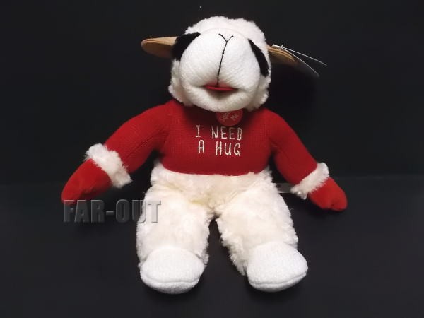 ラムチョップ I Need a Hug トーキング 赤いセーター ぬいぐるみ : FAR