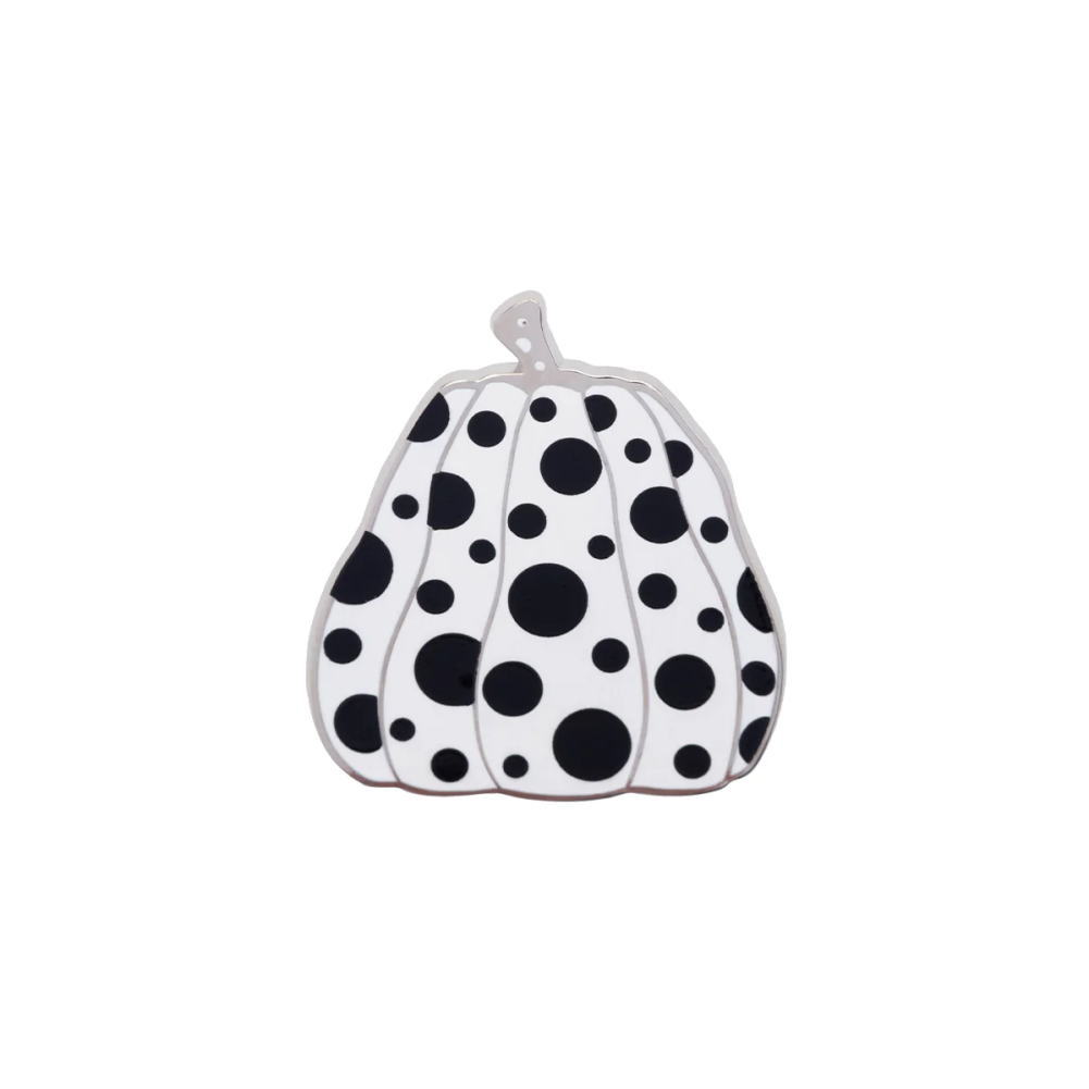 ׽  ѥץ ԥХå ۥ磻 Ѵ۸ Yayoi Kusama Pumpkin Pin White The Broad