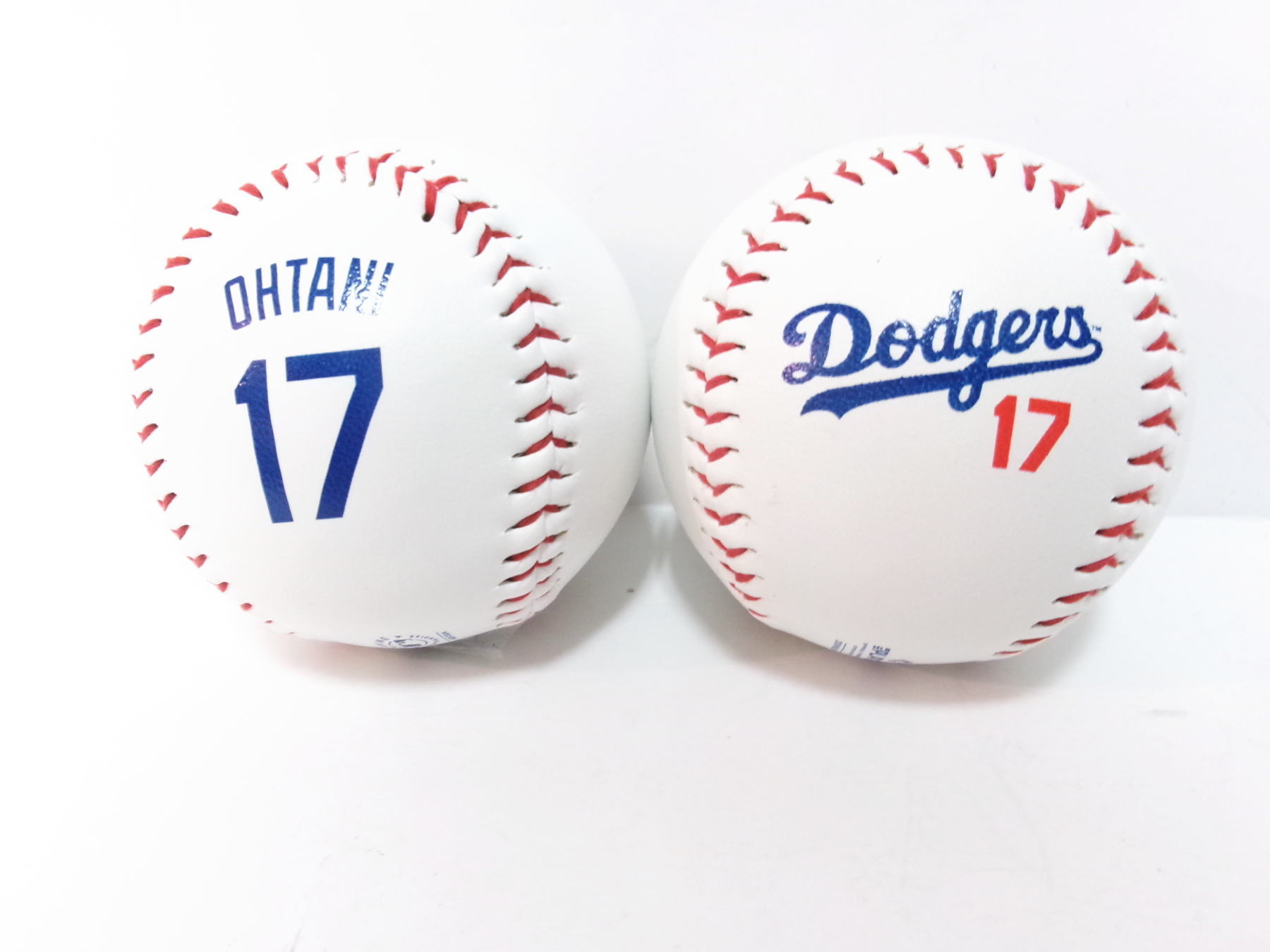 大谷翔平選手 LA ロサンゼルス ドジャース 赤の縫糸 野球ボール 背番号
